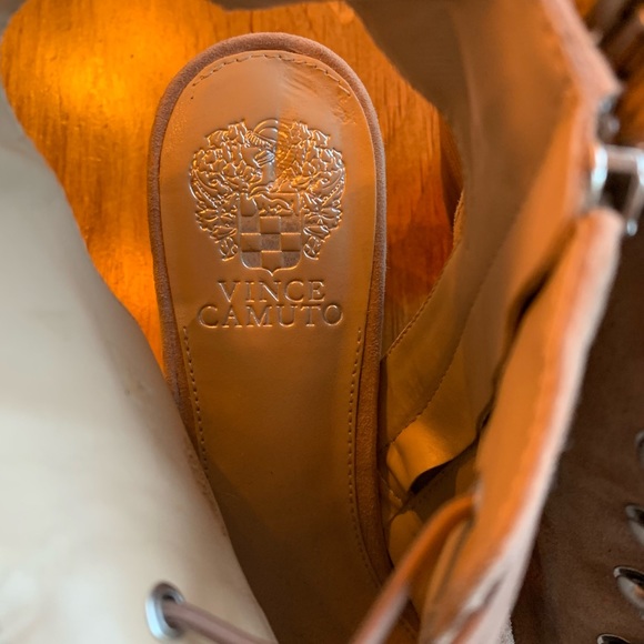Vince Camuto shoes. Size 9.5. - Picture 7 of 10